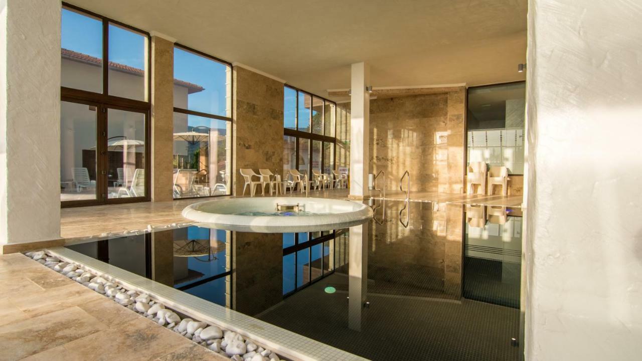 Complex Katalina Hotel Tsigov Chark Buitenkant foto